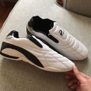 Taekwondo shoes , dynamics, size 7 kids EU 39